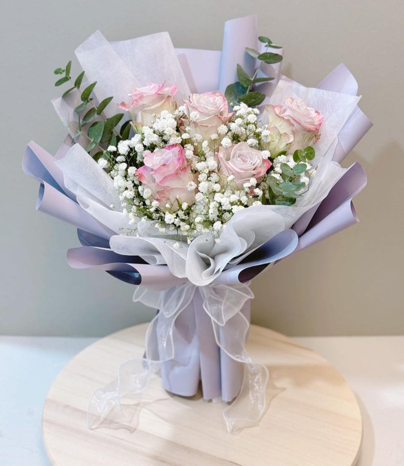 Signature Roses Bouquet - Manta Roses