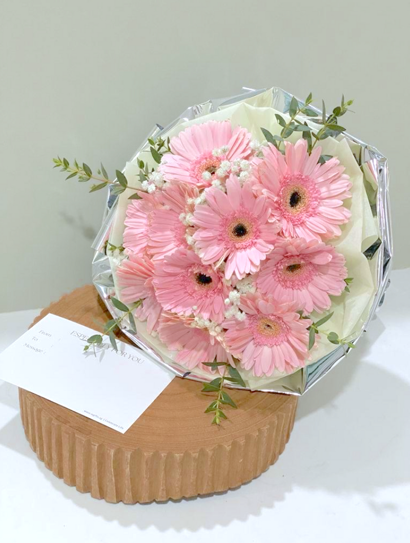 Signature Gerbera Daisy - Round Bouquet