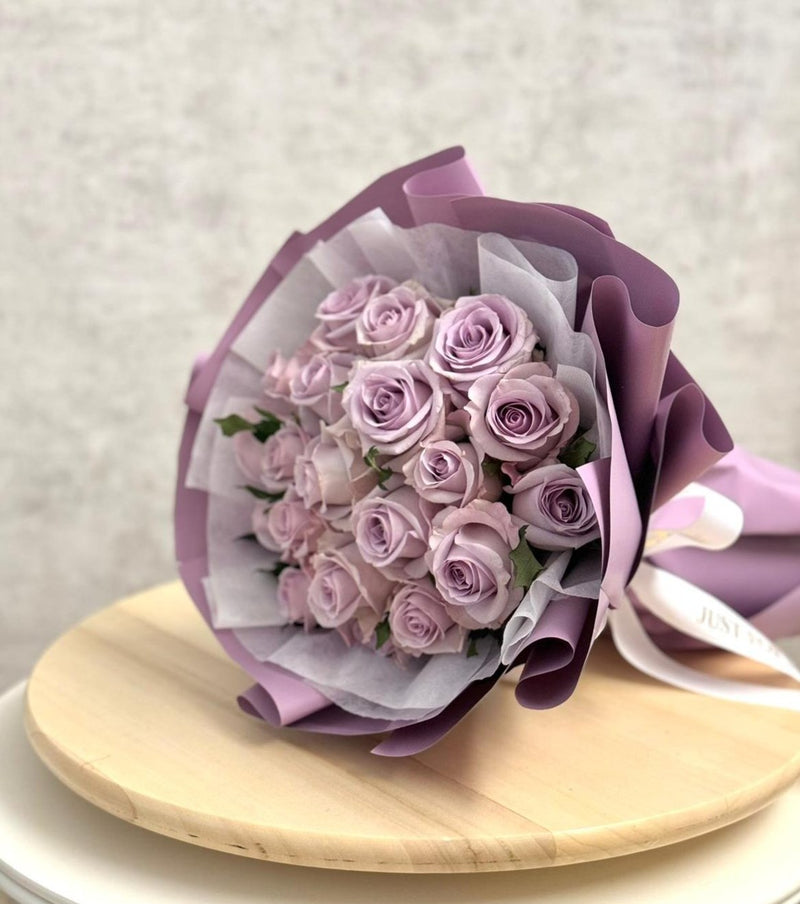 Signature Round Roses Bouquet - 15 Roses