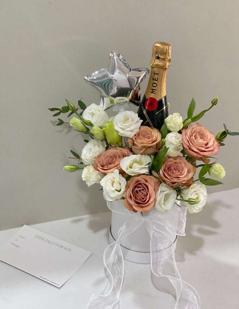 Deluxe Surprise Bloom Box - Champagne