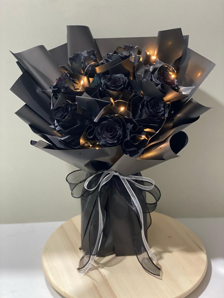 Ecuador Black Roses Bouquet